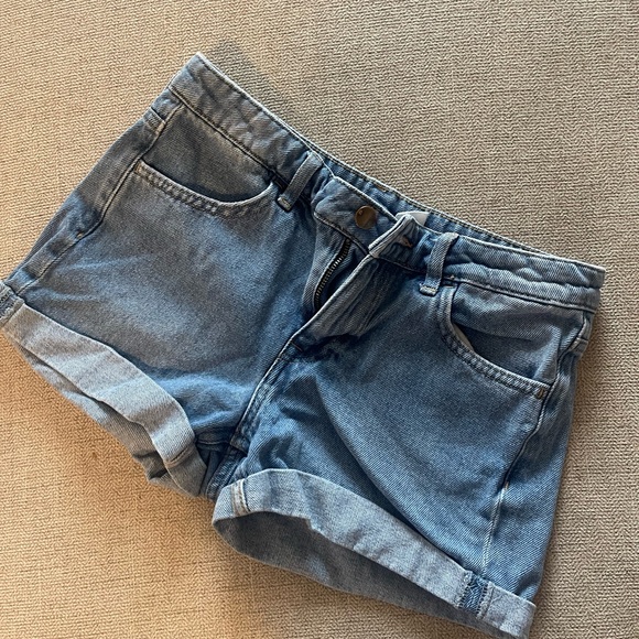 Pants - Women’s denim shorts with no holes